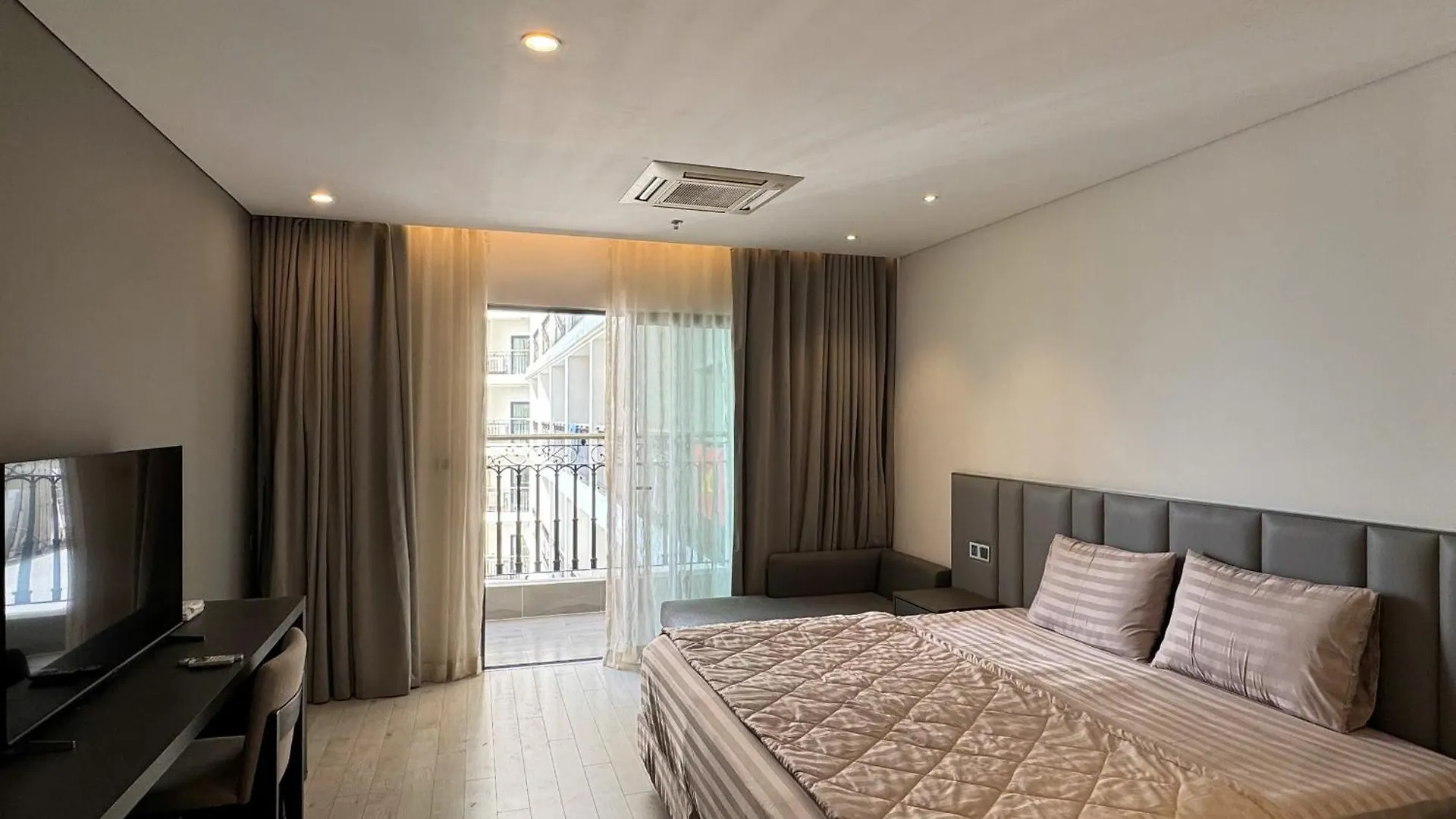 Wyndham Golden Bay Da Nang Apartment